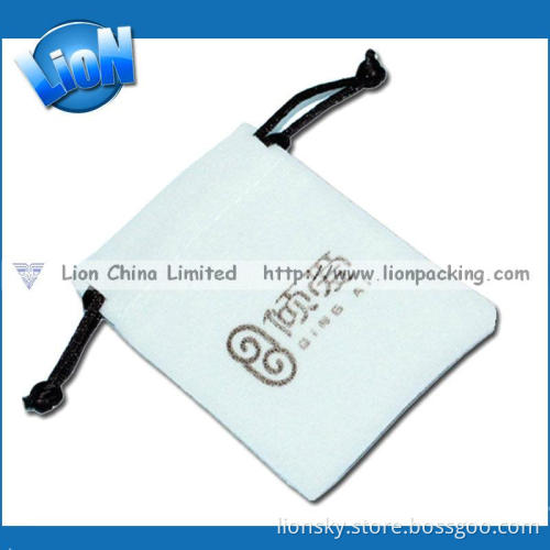 Commemorable White Luxury Velvet Pouch Wedding Favor (E-014)